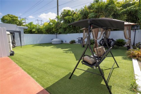 House in Miami, Florida 4 bedrooms, 158.68 sq.m. № 1687706 - photo 15