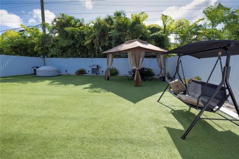 House in Miami, Florida 4 bedrooms, 158.68 sq.m. № 1687706 - photo 14