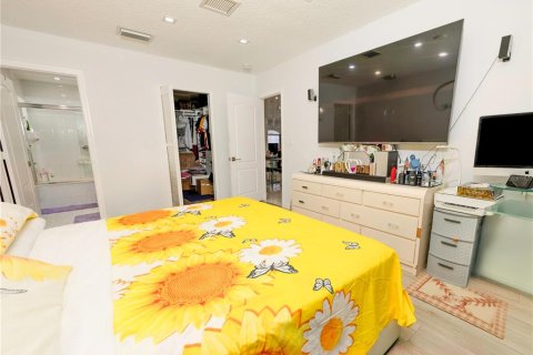 House in Miami, Florida 4 bedrooms, 158.68 sq.m. № 1687706 - photo 17