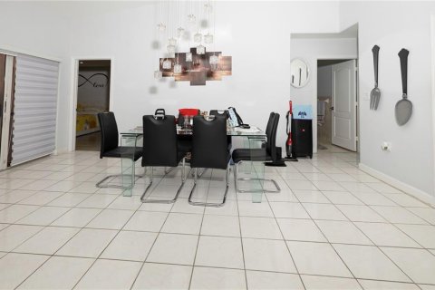House in Miami, Florida 4 bedrooms, 158.68 sq.m. № 1687706 - photo 22
