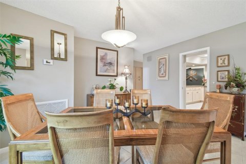House in Brandon, Florida 4 bedrooms, 252.32 sq.m. № 1583916 - photo 6