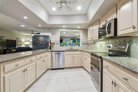 House in Brandon, Florida 4 bedrooms, 252.32 sq.m. № 1583916 - photo 30