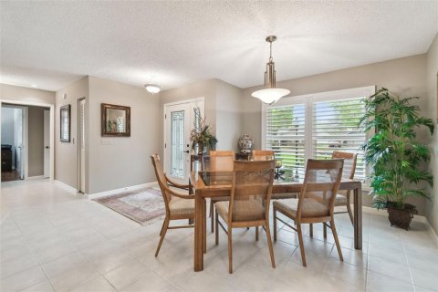 House in Brandon, Florida 4 bedrooms, 252.32 sq.m. № 1583916 - photo 5