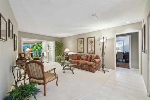 House in Brandon, Florida 4 bedrooms, 252.32 sq.m. № 1583916 - photo 8
