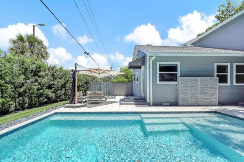 House in Miami, Florida 4 bedrooms, 226.5 sq.m. № 1967357 - photo 21