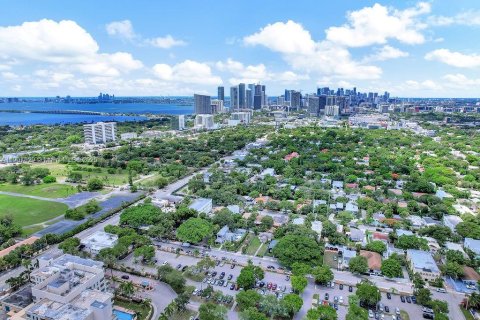 House in Miami, Florida 4 bedrooms, 226.5 sq.m. № 1967357 - photo 15