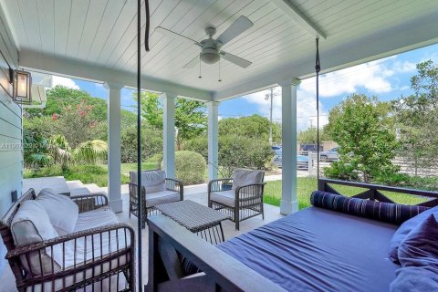 House in Miami, Florida 4 bedrooms, 226.5 sq.m. № 1967357 - photo 9