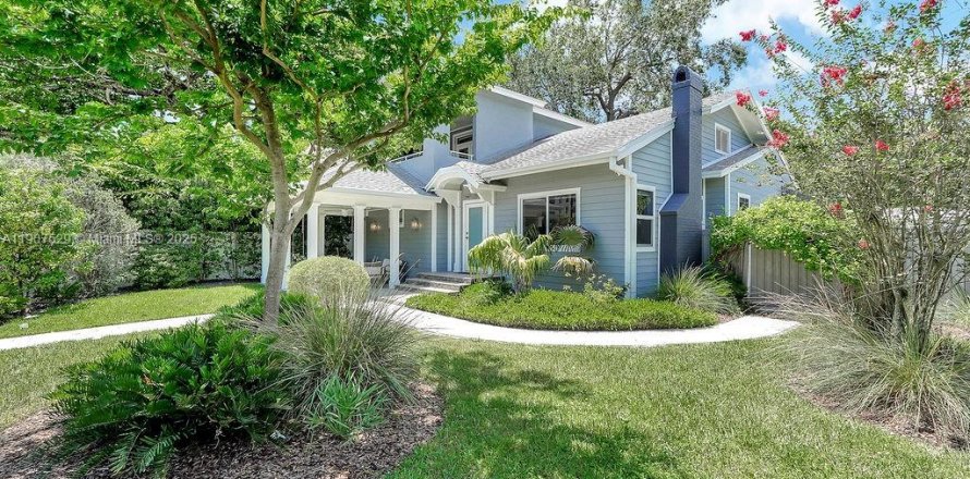 House in Miami, Florida 4 bedrooms, 226.5 sq.m. № 1967357