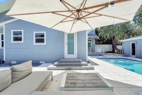 House in Miami, Florida 4 bedrooms, 226.5 sq.m. № 1967357 - photo 16