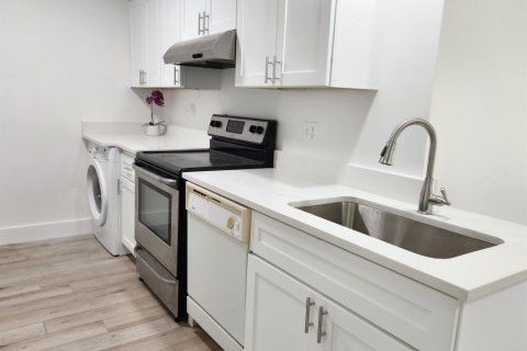 Condo in Wellington, Florida, 2 bedrooms  № 2086813 - photo 8