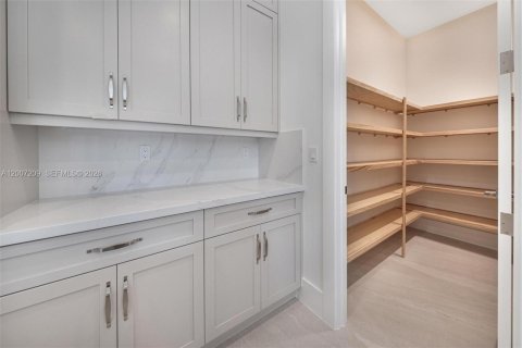 Купить виллу или дом в Дейви, Флорида 5 спален, 492.47м2, № 2189500 - фото 28