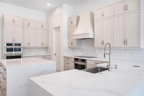 Купить виллу или дом в Дейви, Флорида 5 спален, 492.47м2, № 2189500 - фото 26