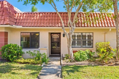 House in Clearwater, Florida 2 bedrooms, 130.06 sq.m. № 2098739