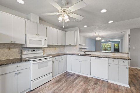 Villa ou maison à vendre à Clearwater, Floride: 2 chambres, 130.06 m2 № 2098739 - photo 6
