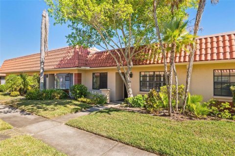 Villa ou maison à vendre à Clearwater, Floride: 2 chambres, 130.06 m2 № 2098739 - photo 2