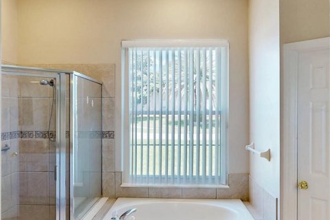 House in Winter Garden, Florida 5 bedrooms, 279.73 sq.m. № 2150352 - photo 23