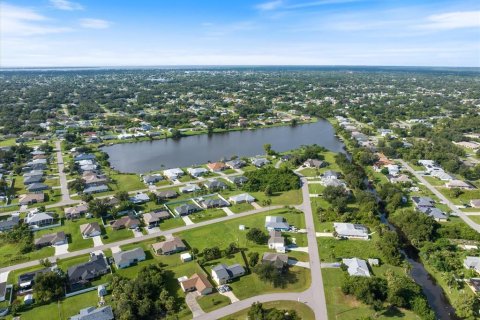 House in Port Charlotte, Florida 2 bedrooms, 129.13 sq.m. № 1906956 - photo 23