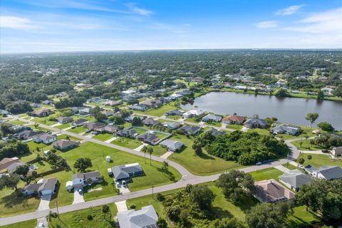 House in Port Charlotte, Florida 2 bedrooms, 129.13 sq.m. № 1906956 - photo 14