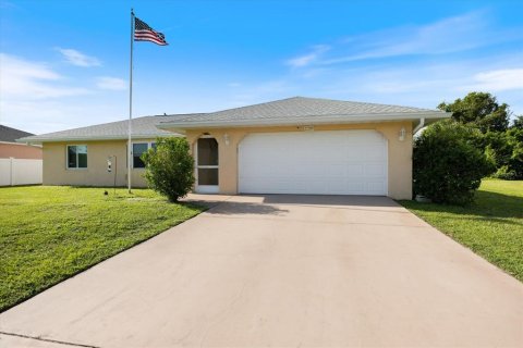 House in Port Charlotte, Florida 2 bedrooms, 129.13 sq.m. № 1906956 - photo 2
