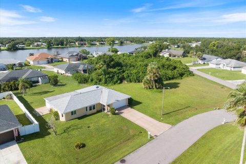House in Port Charlotte, Florida 2 bedrooms, 129.13 sq.m. № 1906956 - photo 24