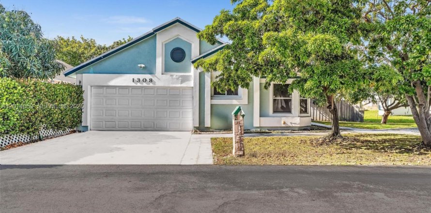 Casa en North Lauderdale, Florida 3 dormitorios, 136.19 m2 № 2076174