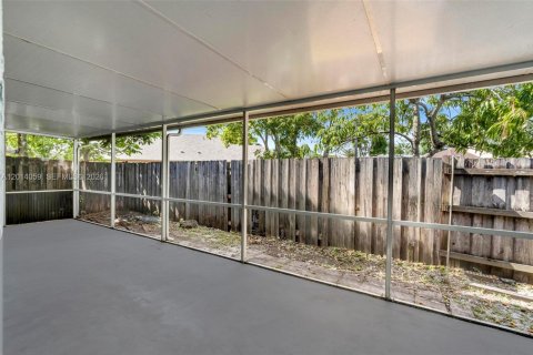 Casa en alquiler en North Lauderdale, Florida, 3 dormitorios, 136.19 m2 № 2076174 - foto 13