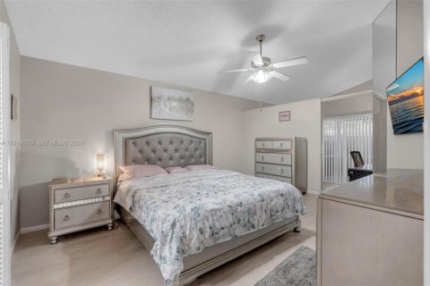 Casa en alquiler en North Lauderdale, Florida, 3 dormitorios, 136.19 m2 № 2076174 - foto 26