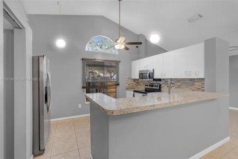 Casa en alquiler en North Lauderdale, Florida, 3 dormitorios, 136.19 m2 № 2076174 - foto 21