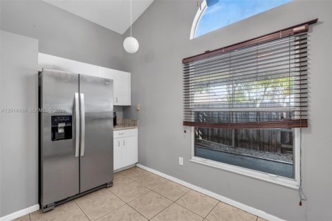 Casa en alquiler en North Lauderdale, Florida, 3 dormitorios, 136.19 m2 № 2076174 - foto 25