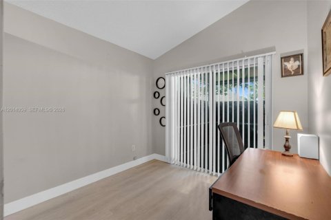 Casa en alquiler en North Lauderdale, Florida, 3 dormitorios, 136.19 m2 № 2076174 - foto 29