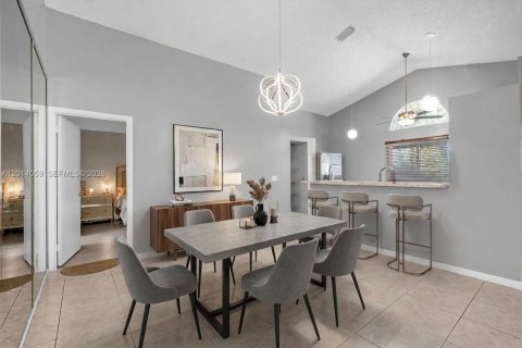 Casa en alquiler en North Lauderdale, Florida, 3 dormitorios, 136.19 m2 № 2076174 - foto 5