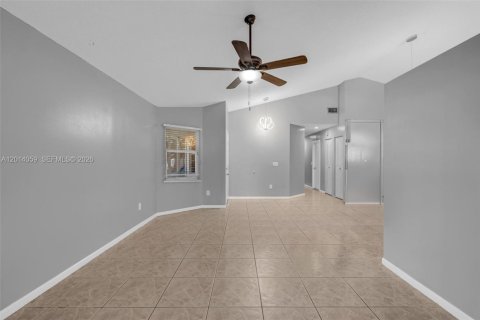 Casa en alquiler en North Lauderdale, Florida, 3 dormitorios, 136.19 m2 № 2076174 - foto 12