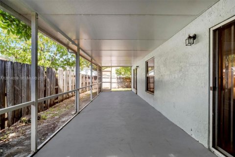 Casa en alquiler en North Lauderdale, Florida, 3 dormitorios, 136.19 m2 № 2076174 - foto 17