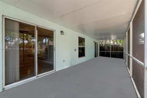 Casa en alquiler en North Lauderdale, Florida, 3 dormitorios, 136.19 m2 № 2076174 - foto 16