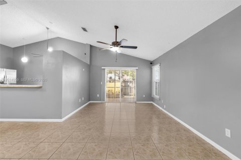 Casa en alquiler en North Lauderdale, Florida, 3 dormitorios, 136.19 m2 № 2076174 - foto 10