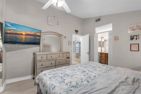 Casa en alquiler en North Lauderdale, Florida, 3 dormitorios, 136.19 m2 № 2076174 - foto 27