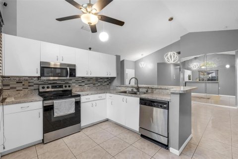 Casa en alquiler en North Lauderdale, Florida, 3 dormitorios, 136.19 m2 № 2076174 - foto 23