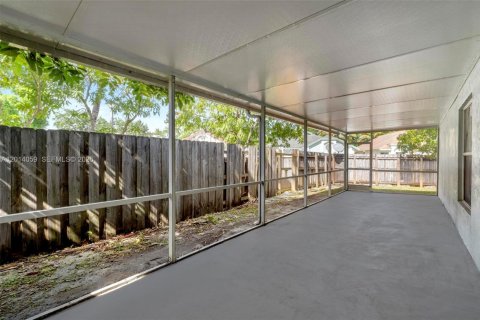 Casa en alquiler en North Lauderdale, Florida, 3 dormitorios, 136.19 m2 № 2076174 - foto 18