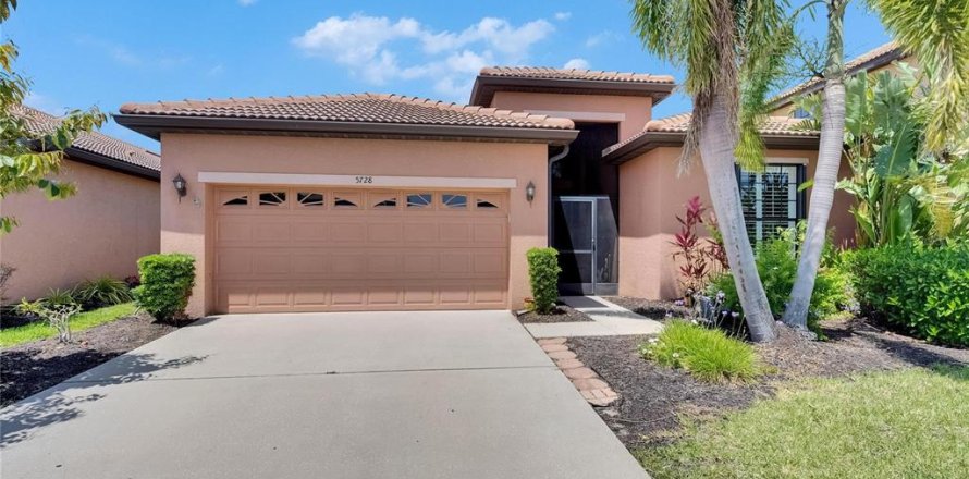 House in Apollo Beach, Florida 3 bedrooms, 211.63 sq.m. № 1652303