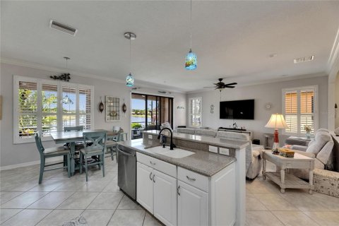 House in Apollo Beach, Florida 3 bedrooms, 211.63 sq.m. № 1652303 - photo 4