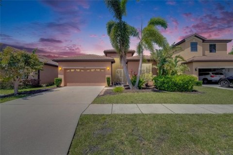 House in Apollo Beach, Florida 3 bedrooms, 211.63 sq.m. № 1652303 - photo 8