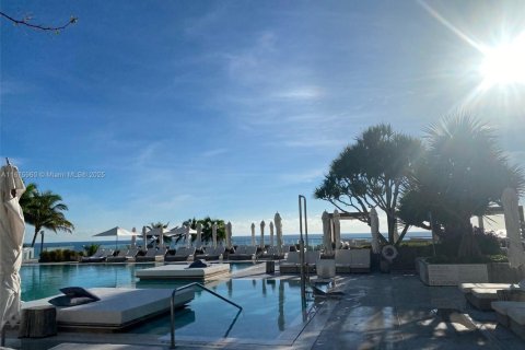 Condo in Miami Beach, Florida, 1 bedroom  № 1399755 - photo 29