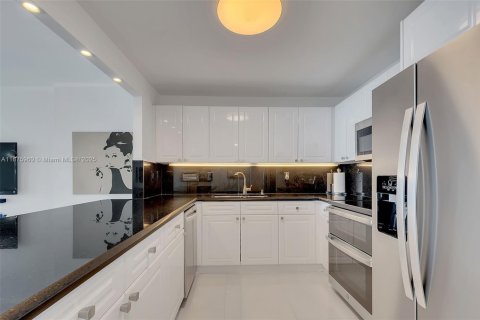 Condo in Miami Beach, Florida, 1 bedroom  № 1399755 - photo 9