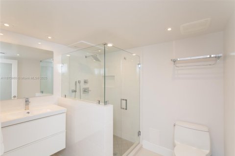 Condo in Miami Beach, Florida, 1 bedroom  № 1399755 - photo 16