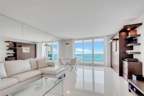 Condo in Miami Beach, Florida, 1 bedroom  № 1399755 - photo 4
