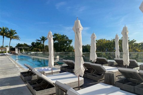 Condo in Miami Beach, Florida, 1 bedroom  № 1399755 - photo 23