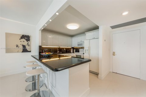 Condo in Miami Beach, Florida, 1 bedroom  № 1399755 - photo 6