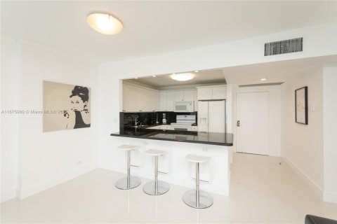 Condo in Miami Beach, Florida, 1 bedroom  № 1399755 - photo 10