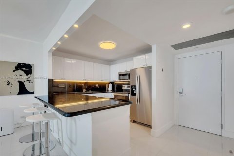 Condo in Miami Beach, Florida, 1 bedroom  № 1399755 - photo 11