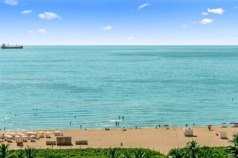 Condo in Miami Beach, Florida, 1 bedroom  № 1399755 - photo 1